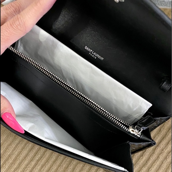 🔴SOLDDDD🔴 YSL Cassandra CrocEmbossed Leather Wallet-On-Strap - Picture 6 of 6